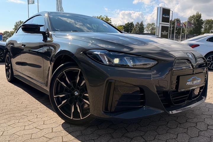 Grå BMW i4 fra 2025