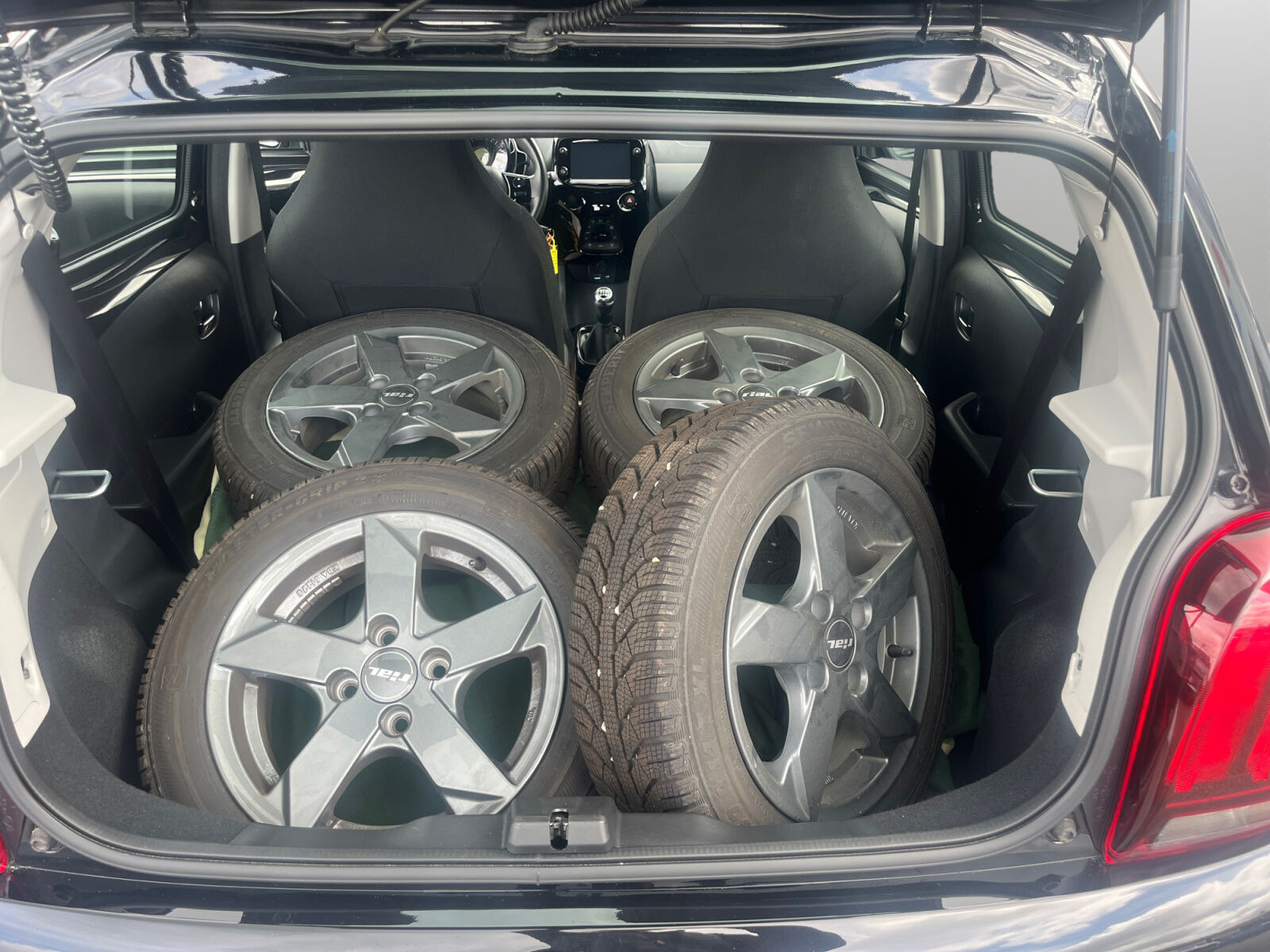 Sort Peugeot 108 fra 2022