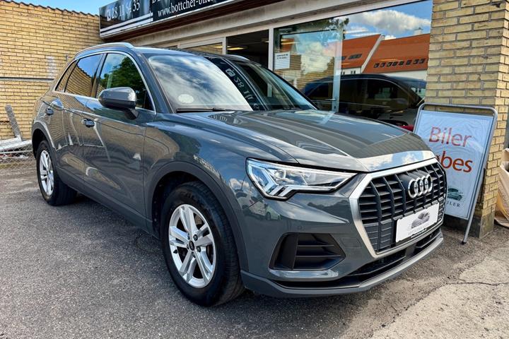 Grå Audi Q3 fra 2022