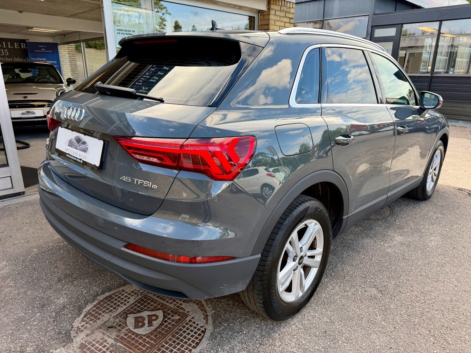 Grå Audi Q3 fra 2022
