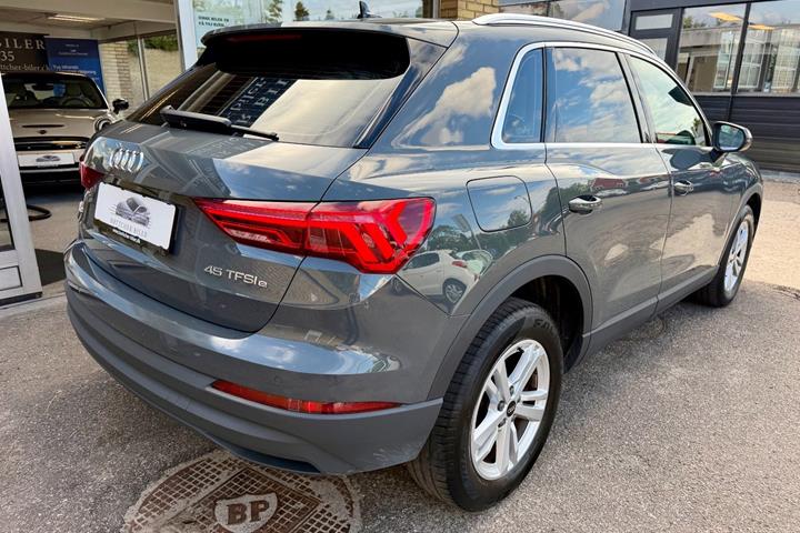 Grå Audi Q3 fra 2022