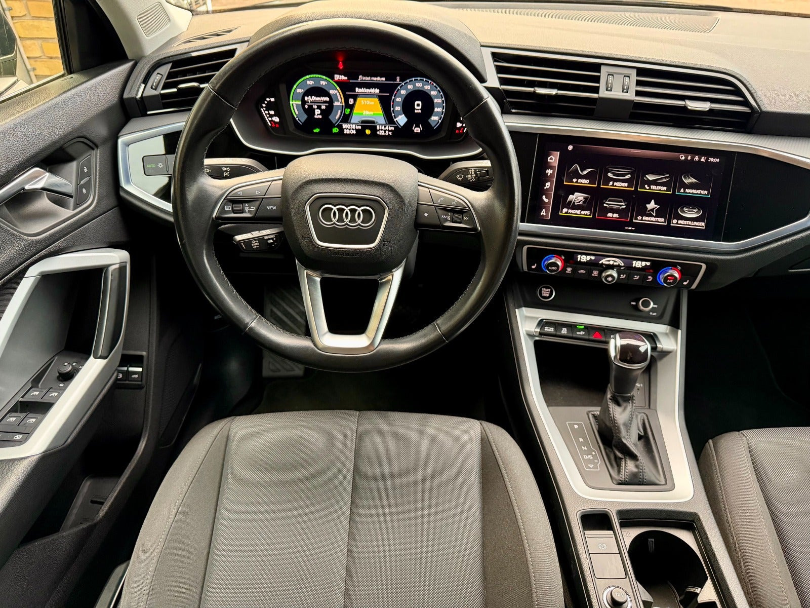Grå Audi Q3 fra 2022