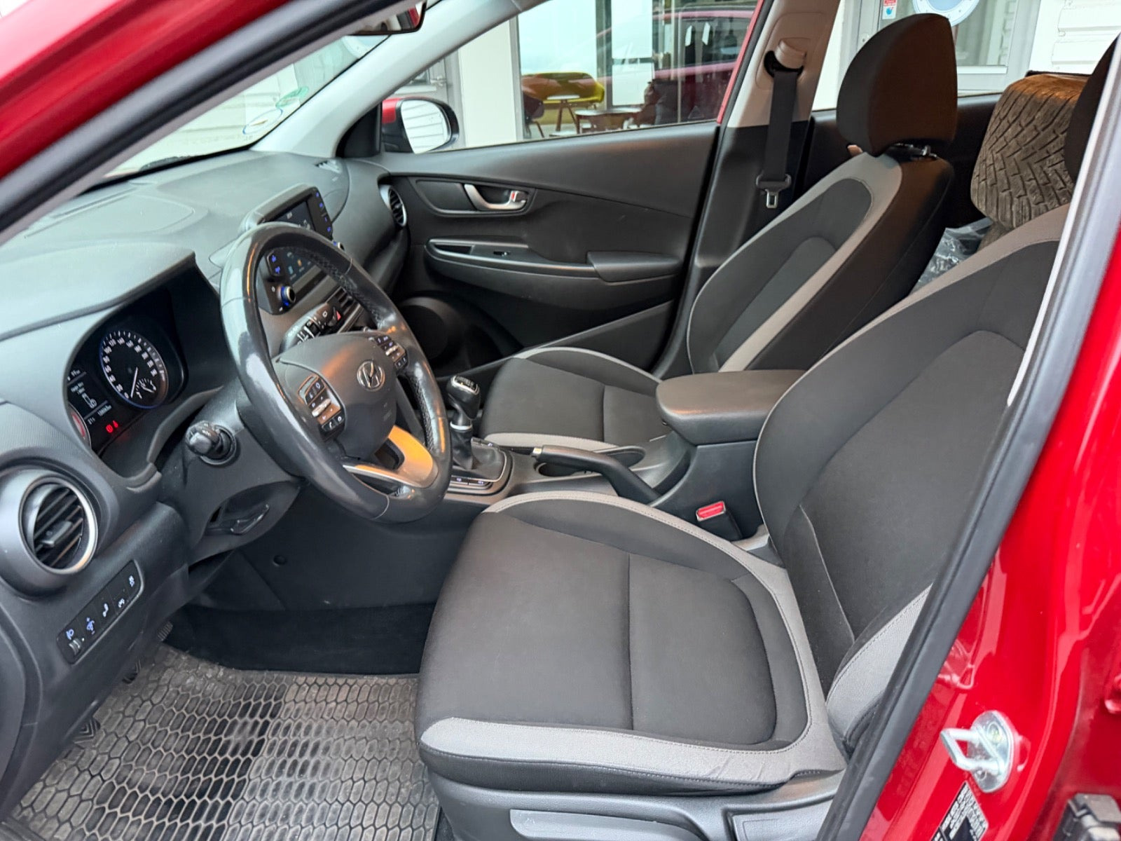Rød Hyundai Kona fra 2017