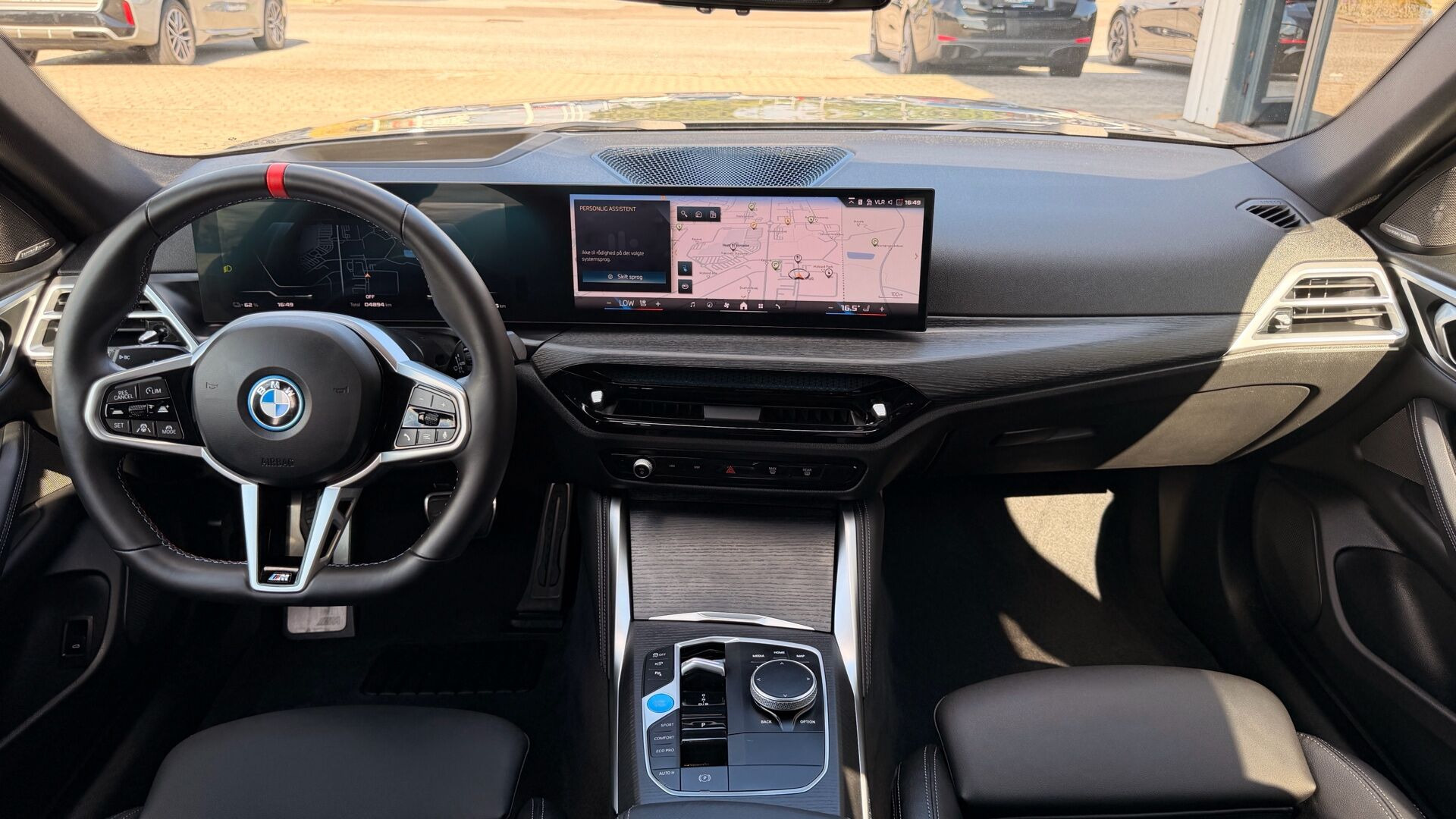Grå BMW i4 fra 2025