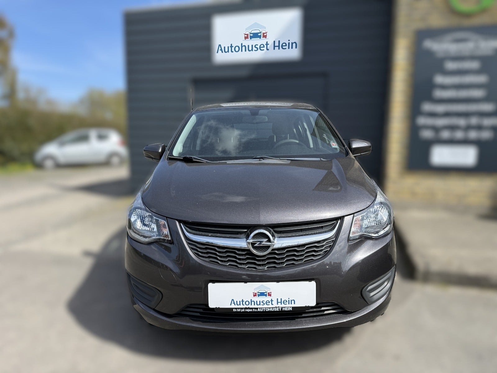 Grå Opel Karl fra 2016