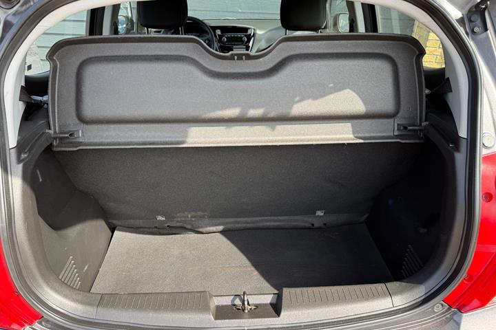 Grå Opel Karl fra 2016