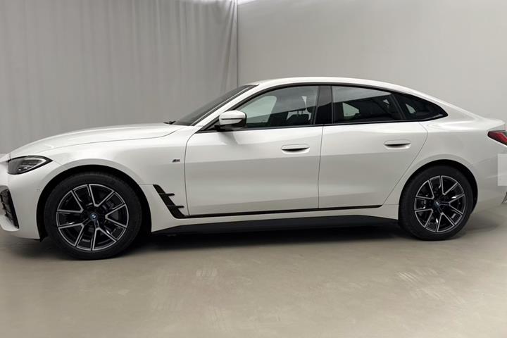Hvid BMW i4 fra 2024
