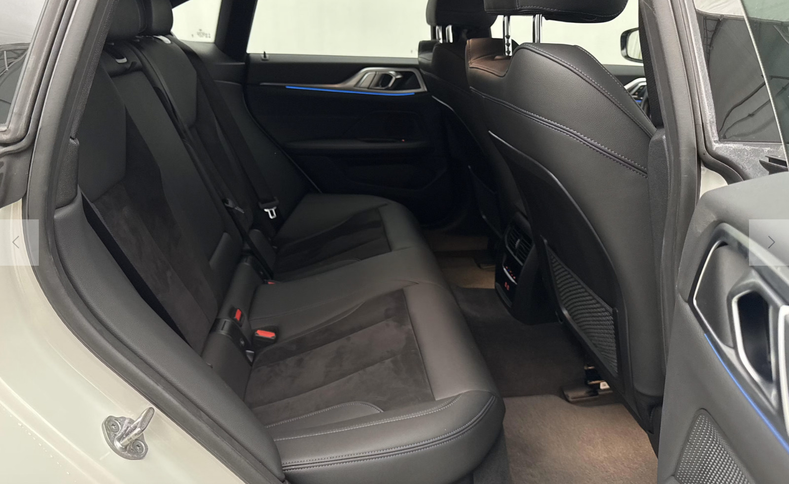 Hvid BMW i4 fra 2024