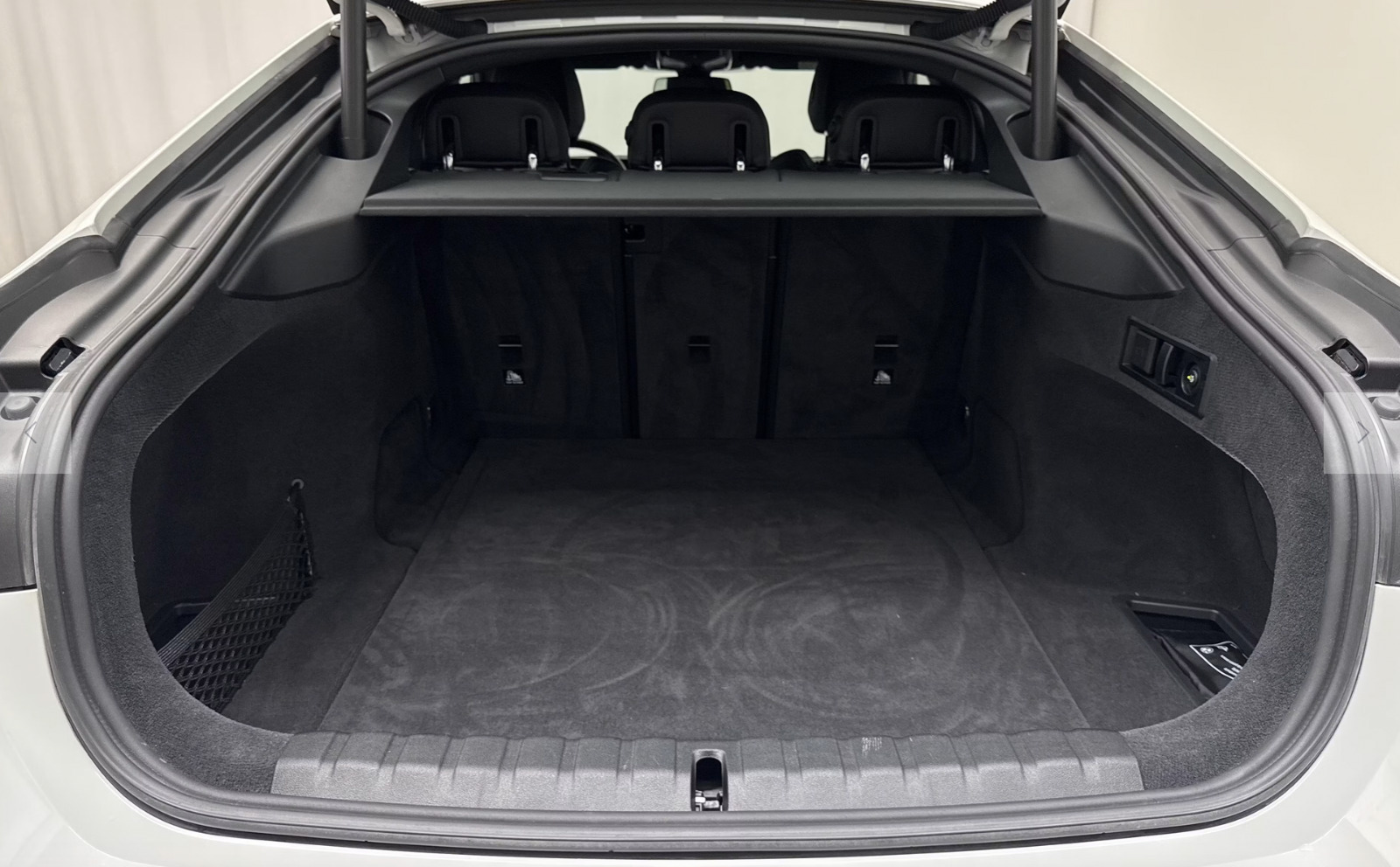 Hvid BMW i4 fra 2024