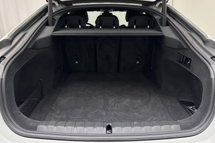 Hvid BMW i4 fra 2024