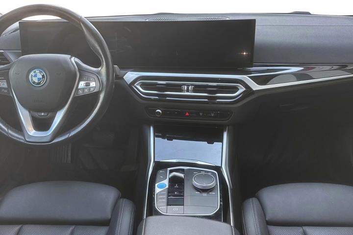 Grøn BMW i4 fra 2024