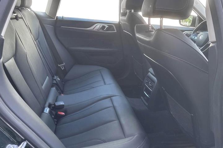 Grøn BMW i4 fra 2024