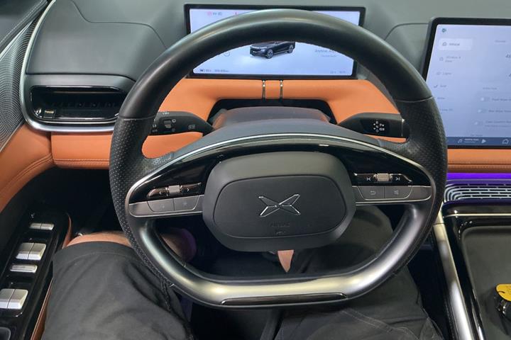 Sort Xpeng G9 fra 2023