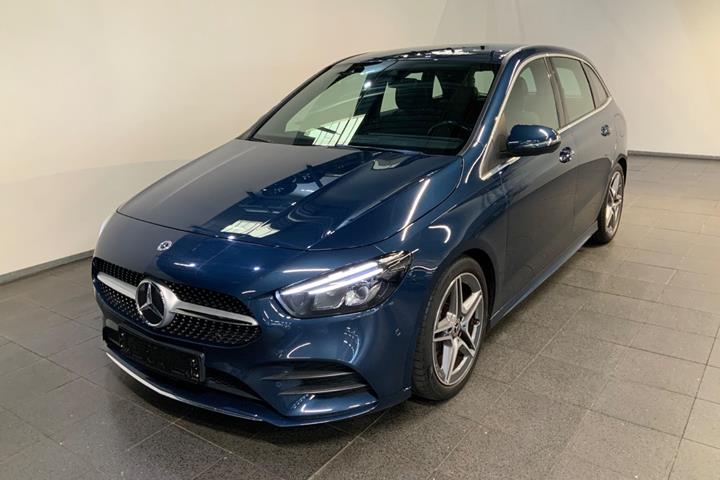 Blå Mercedes B200 fra 2020 set udefra
