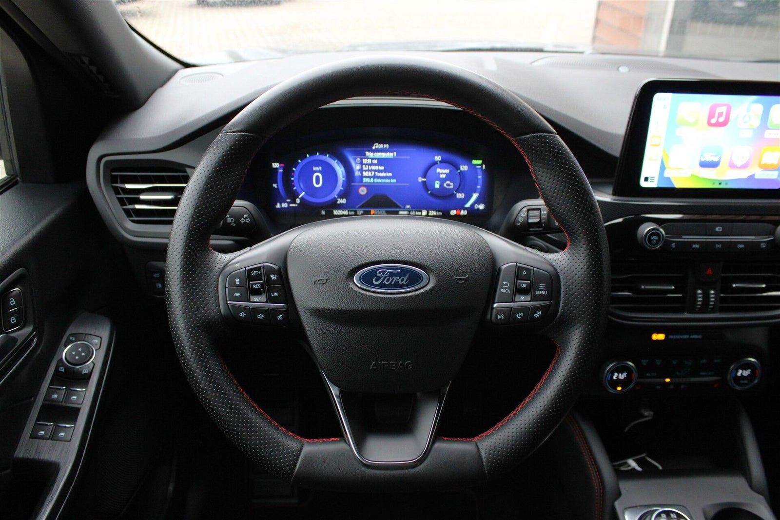 Grå Ford Kuga fra 2022