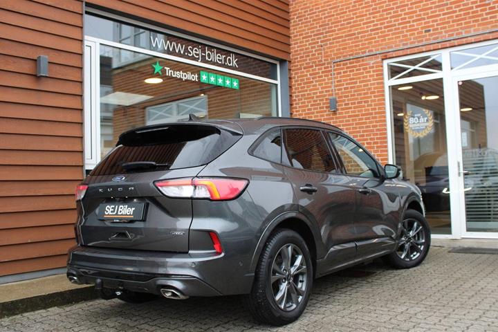 Grå Ford Kuga fra 2022