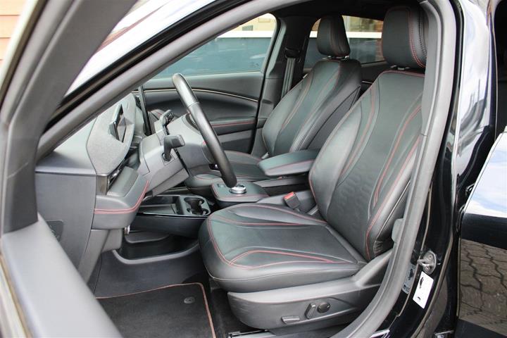 Sort Ford Mustang Mach-E fra 2023
