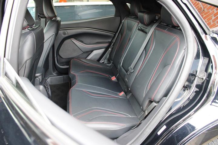 Sort Ford Mustang Mach-E fra 2023