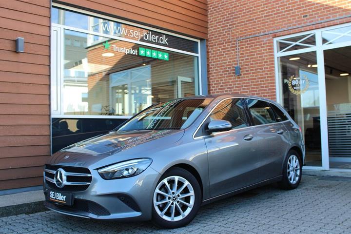Grå Mercedes B200 d fra 2020