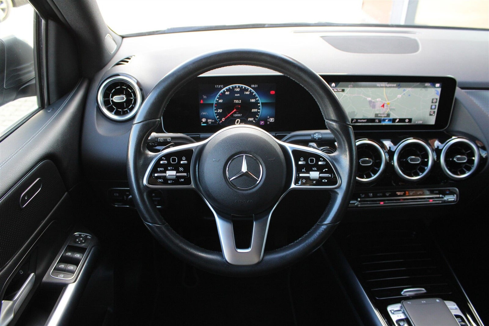 Grå Mercedes B200 d fra 2020