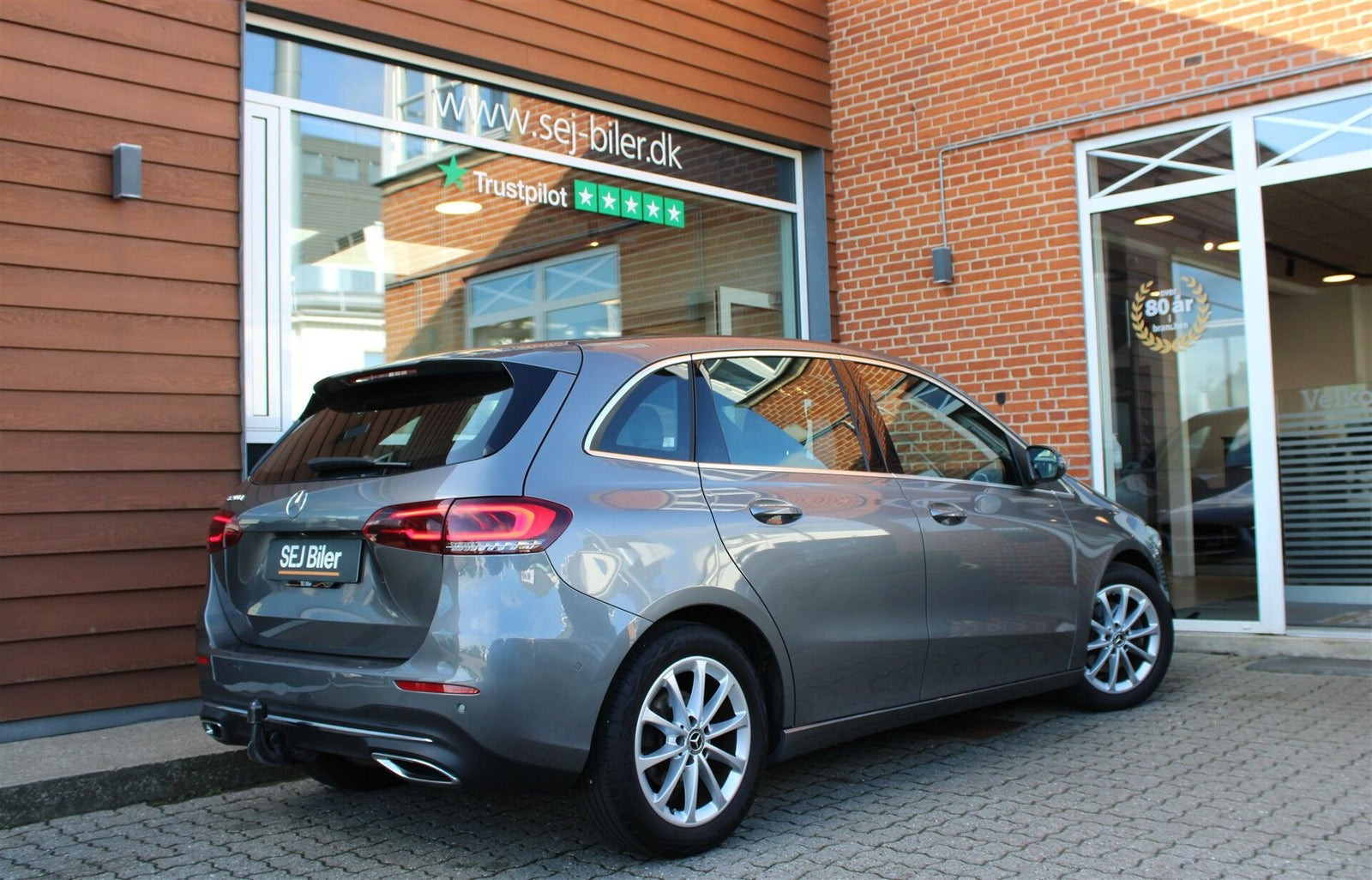 Grå Mercedes B200 d fra 2020