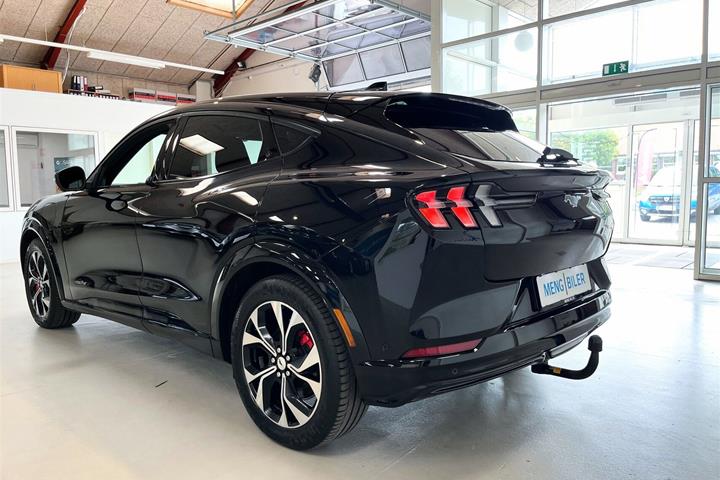 Sort Ford Mustang Mach-E fra 2023