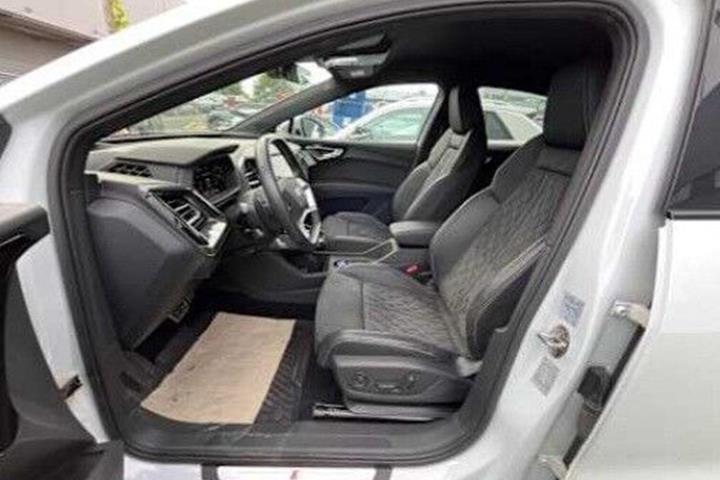 Hvid Audi Q4 fra 2022
