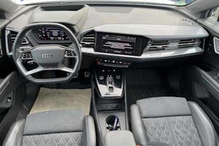 Hvid Audi Q4 fra 2022