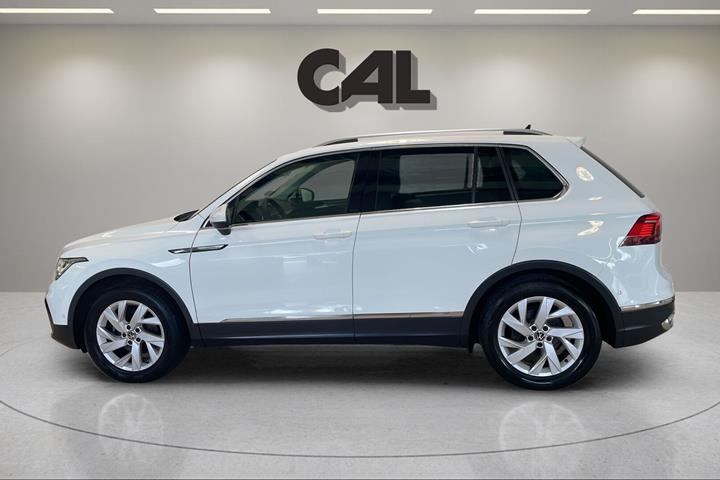 Hvid VW Tiguan fra 2020