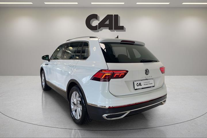 Hvid VW Tiguan fra 2020