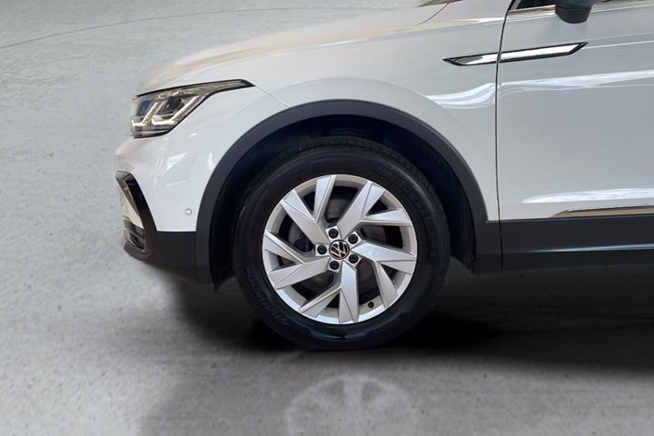 Hvid VW Tiguan fra 2020
