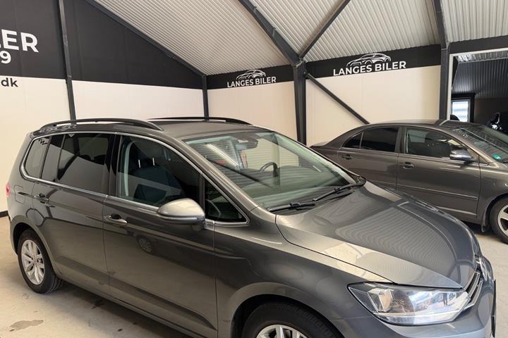 Grå VW Touran fra 2018