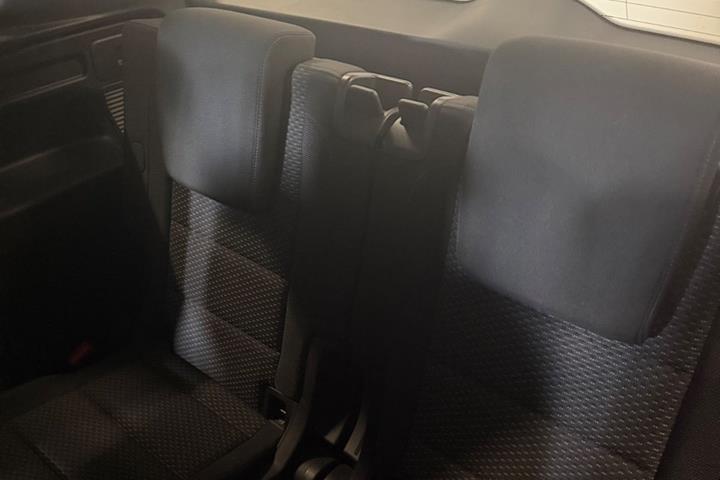 Grå VW Touran fra 2018