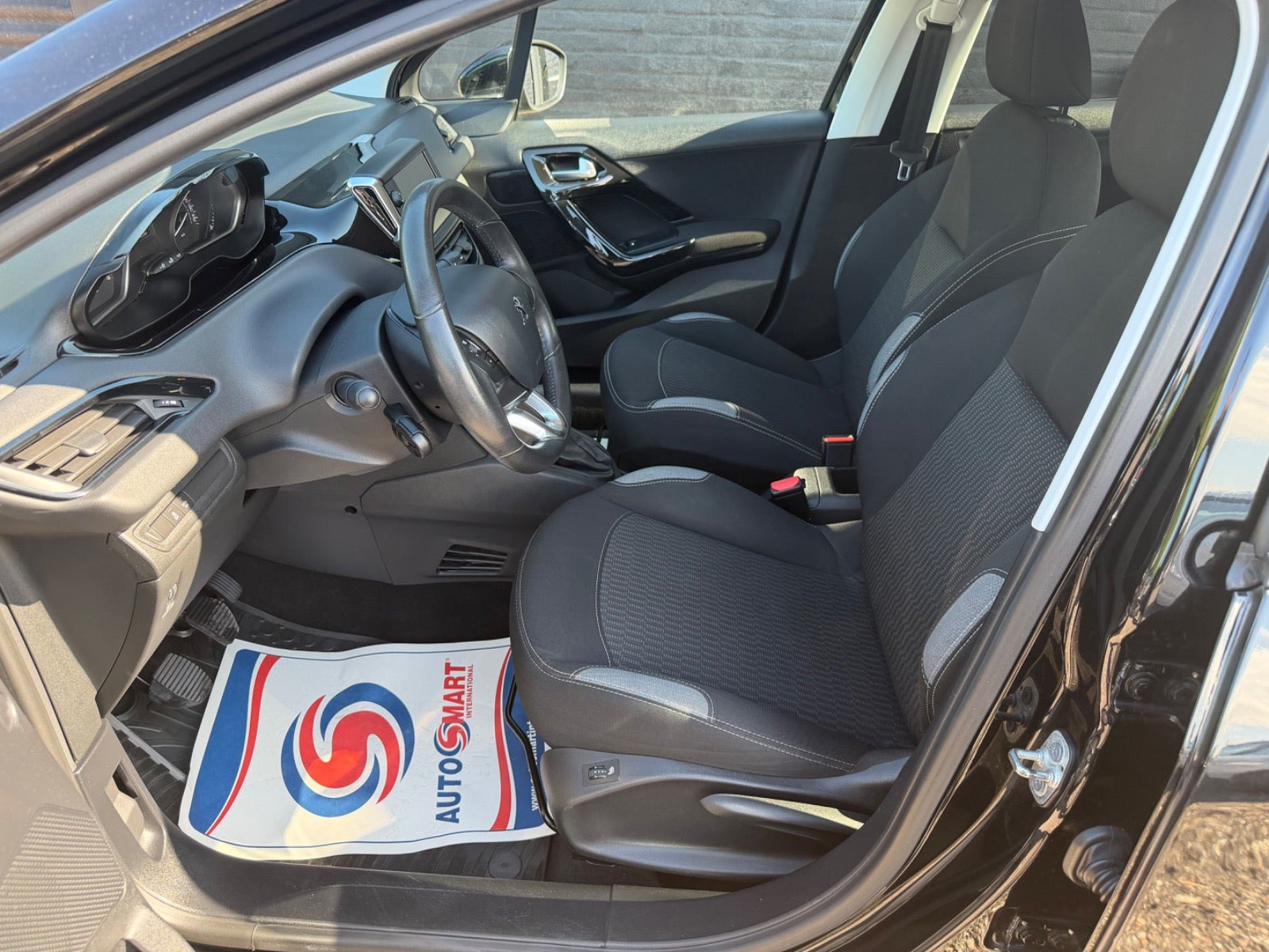 undefined Peugeot 208 fra 2016