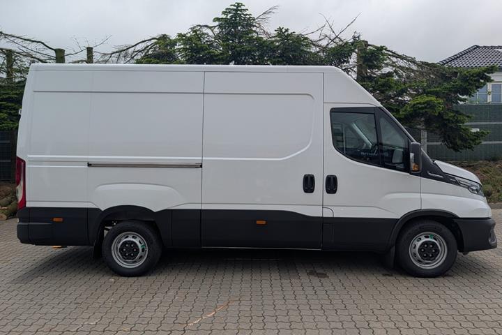Hvid Iveco Daily fra 2026