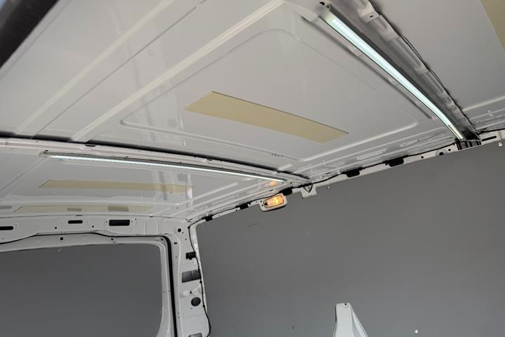 Hvid Mercedes Vito 114 fra 2023