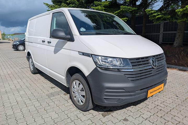Hvid VW Transporter fra 2022