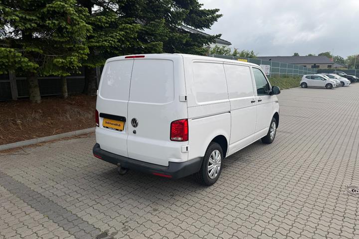 Hvid VW Transporter fra 2022