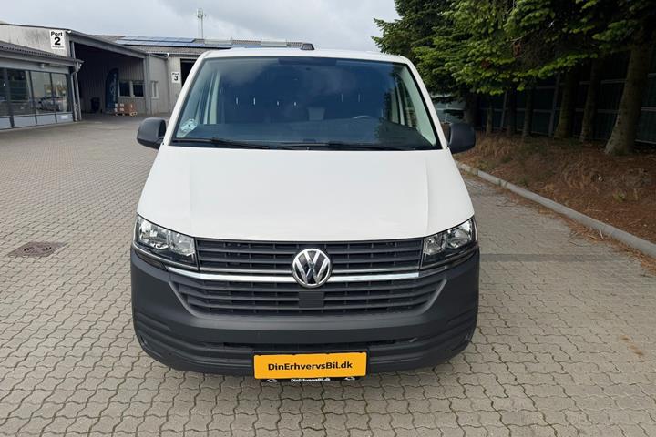 Hvid VW Transporter fra 2022