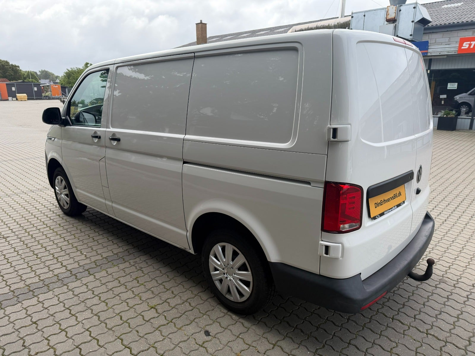 Hvid VW Transporter fra 2022