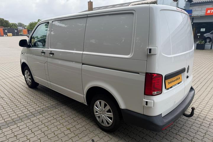 Hvid VW Transporter fra 2022