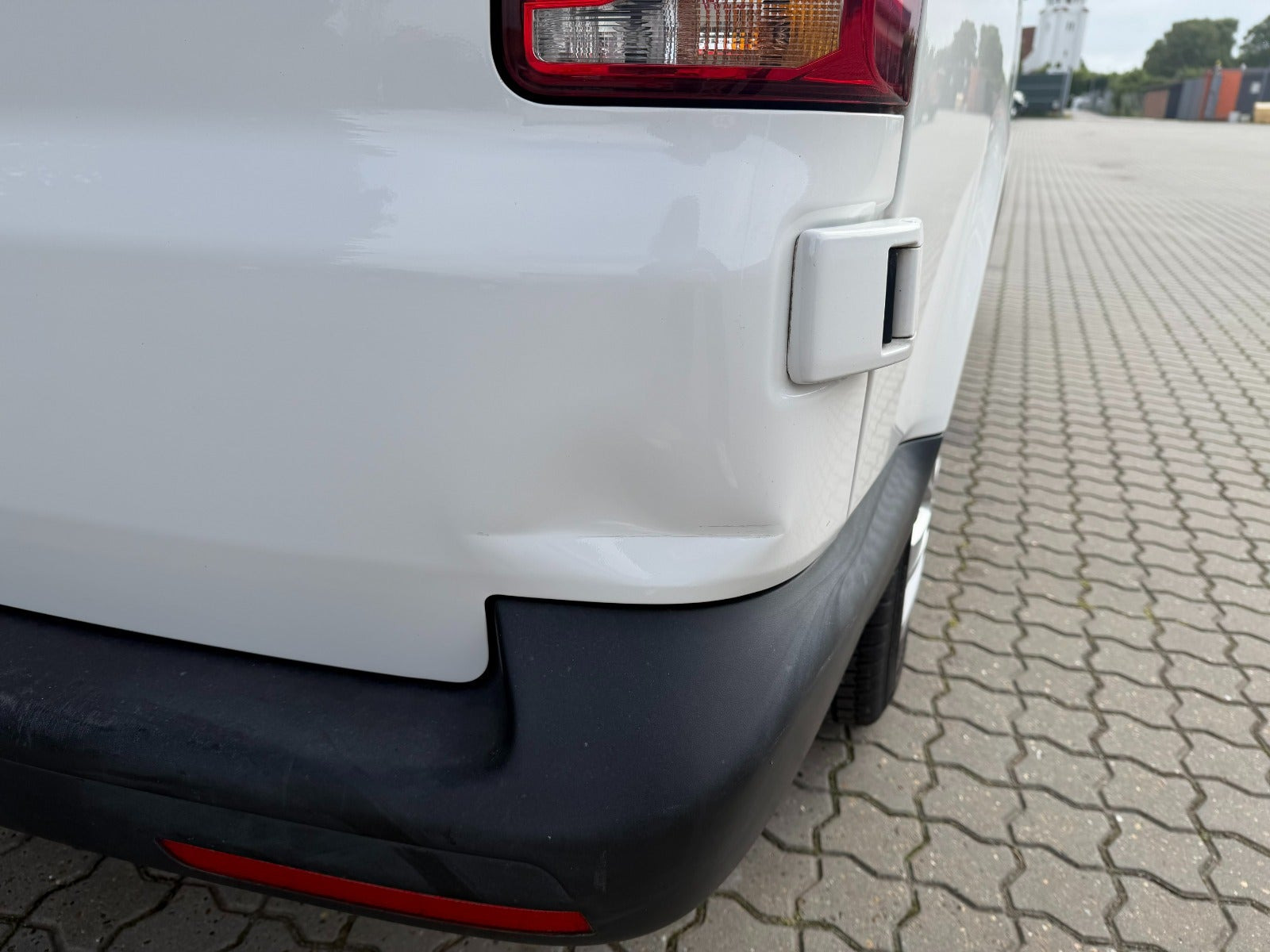 Hvid VW Transporter fra 2022