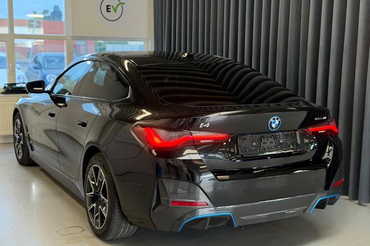 Sort BMW i4 fra 2023