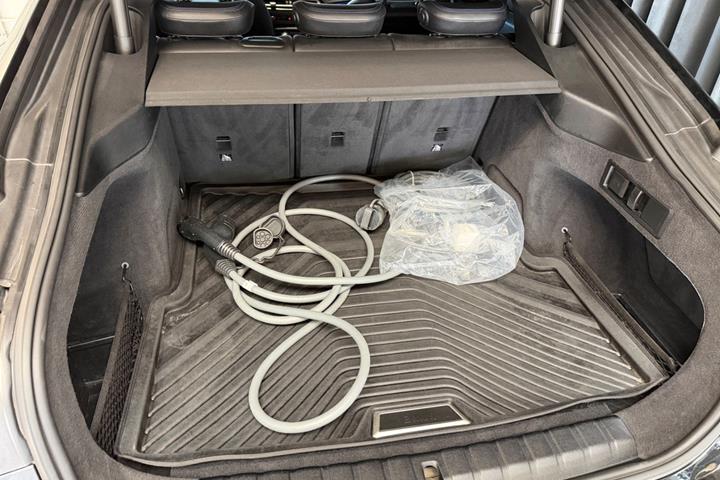 Sort BMW i4 fra 2023