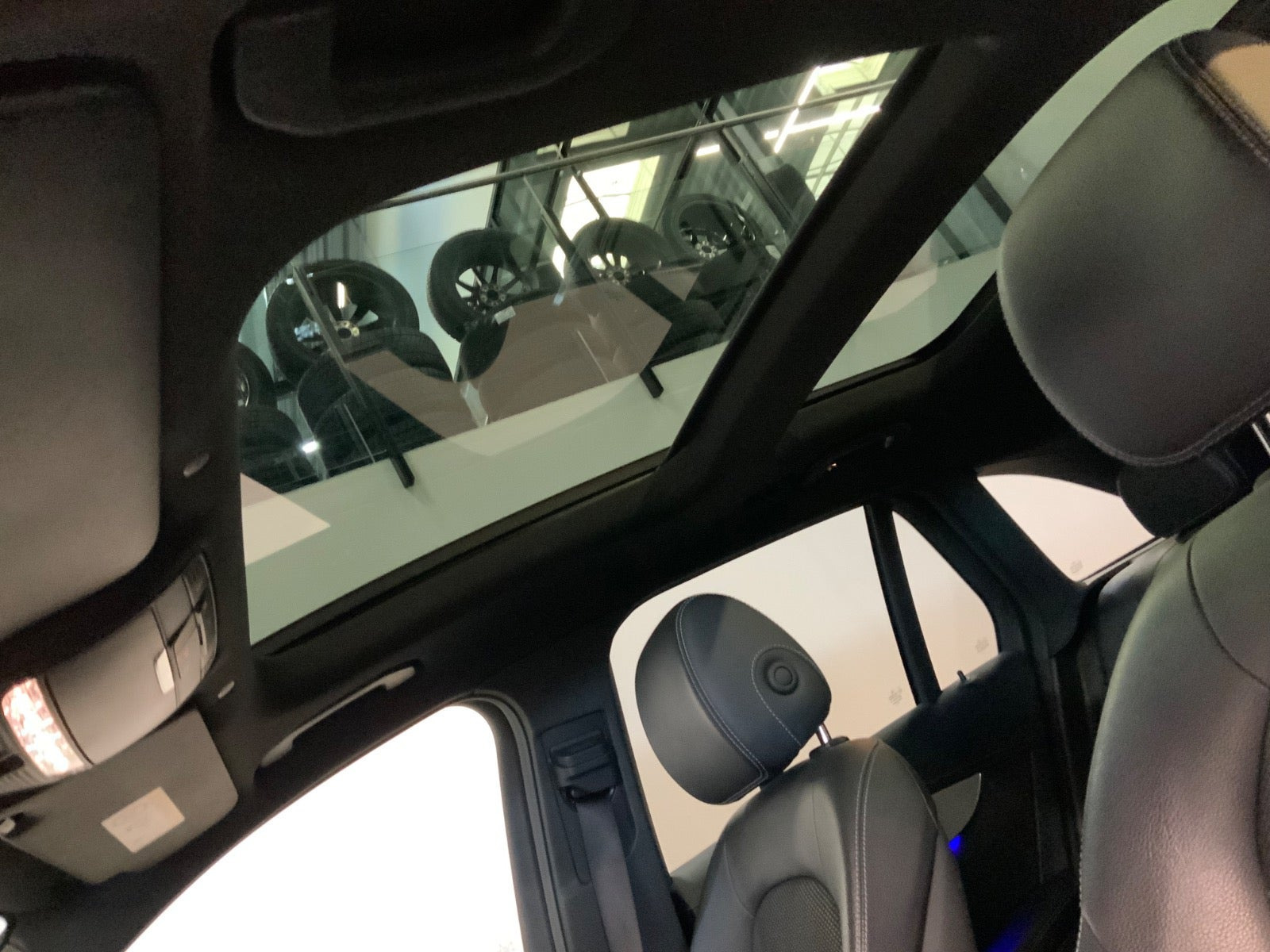 Grå Mercedes GLC300 e fra 2021