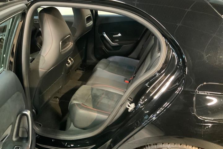 Sort Mercedes A200 d fra 2020