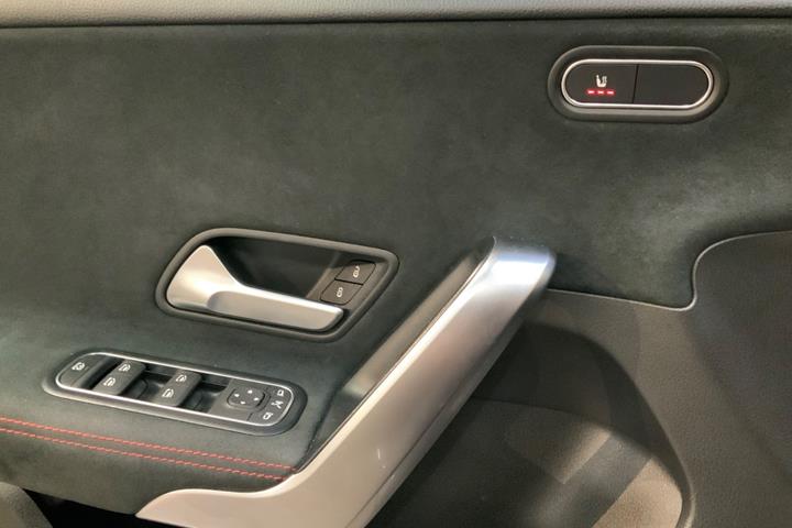 Sort Mercedes A200 d fra 2020