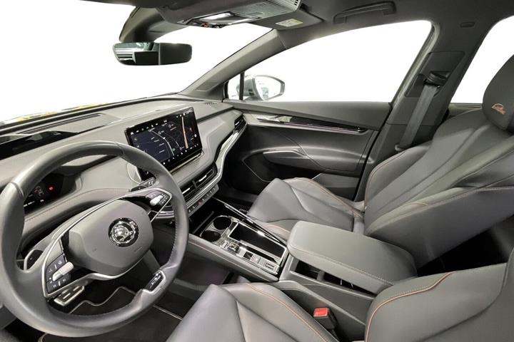 Grå Skoda Enyaq fra 2024