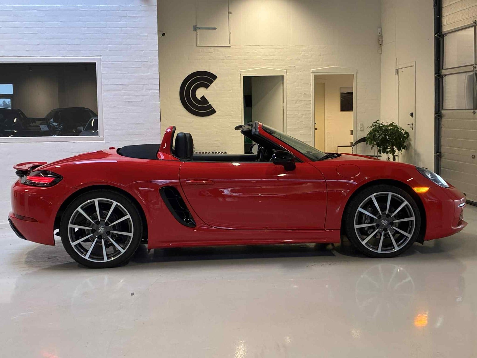 Rød Porsche 718 Boxster fra 2017