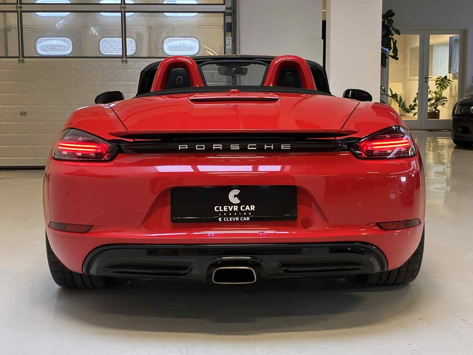 Rød Porsche 718 Boxster fra 2017